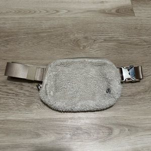 Lululemon Sherpa belt bag!